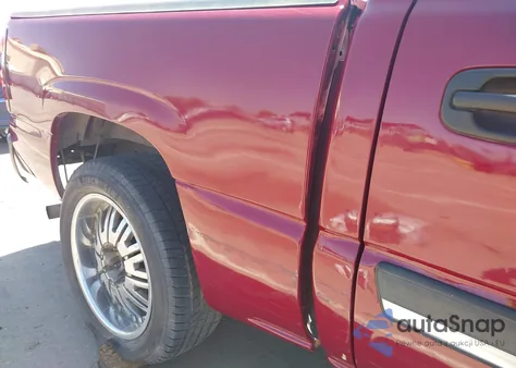 2005 Chevrolet Silverado 1500 Ls z USA, uszkodzony, nr VIN 2GCEC13T051301596